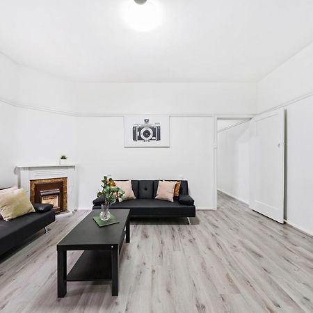 Burwood New 2 Bedroom 2 Bathroom Apartment ซิดนีย์ ภายนอก รูปภาพ